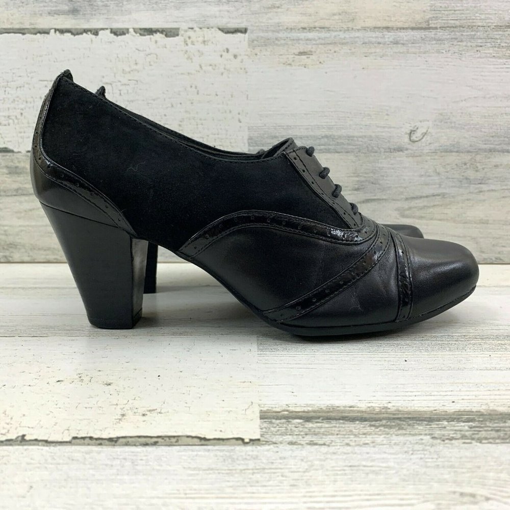 Clark Artisan Suede Leather Lace Up Block Pump